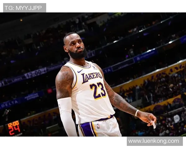 詹姆斯父子同台倒计时布朗尼正式宣布参加NBA选秀引发热议